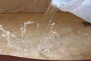 洪湖漏水维修 免砸砖防水材料该如何施工